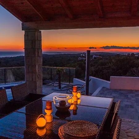 Alacinda Villa *