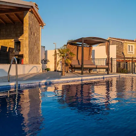 Alacinda 빌라 로고즈니차