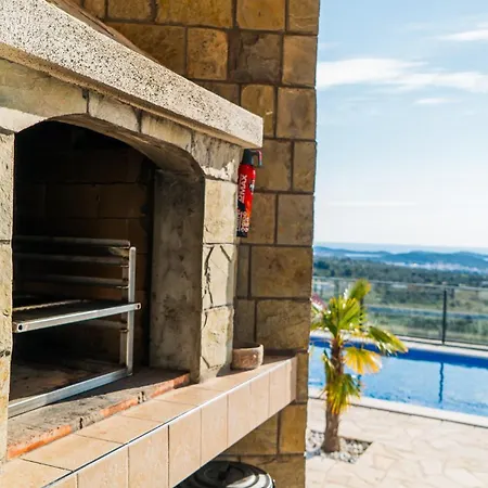 Alacinda 로고즈니차