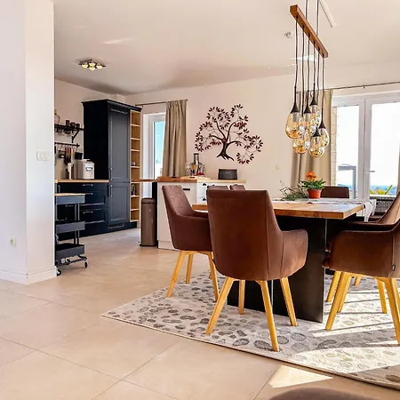 Alacinda 빌라 로고즈니차