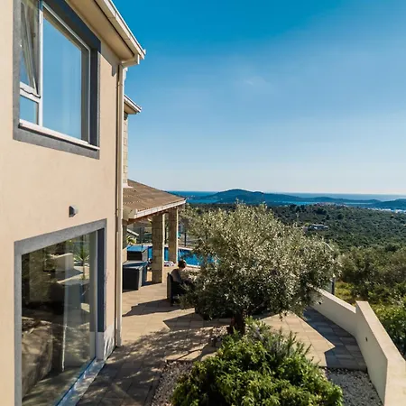 Alacinda 로고즈니차