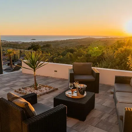 Alacinda 로고즈니차